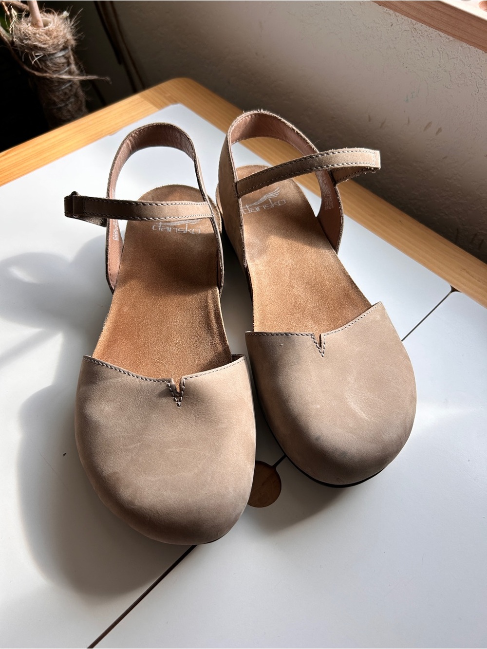 Dansko Women's Taupe Slingback Closed-Toe Clogs